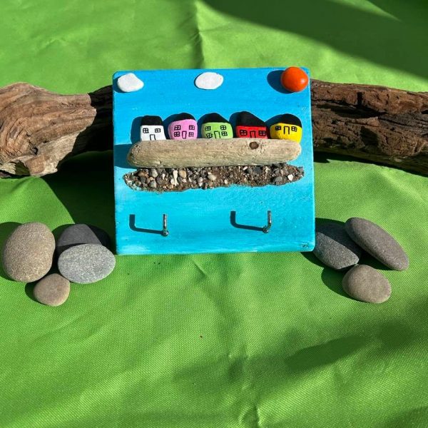 hand painted pebble art colourful houses keyring holder by anglesey artist deborahkempton.co.uk