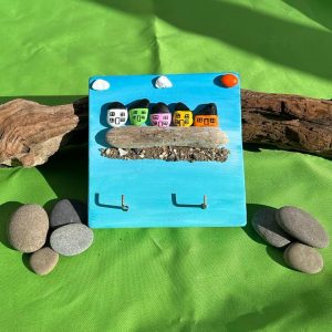 pebble art colourful houses set on re-cycled wood all hand painted by anglesey artist deborahkempton.co.ukkeyring holder